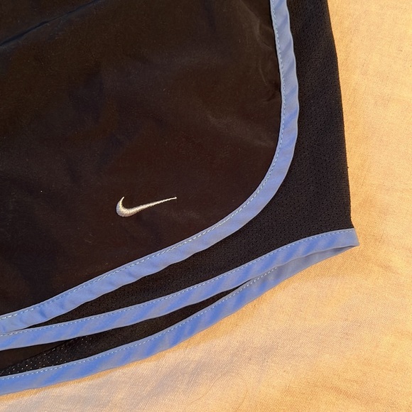 Nike Running Shorts - Picture 2 of 5